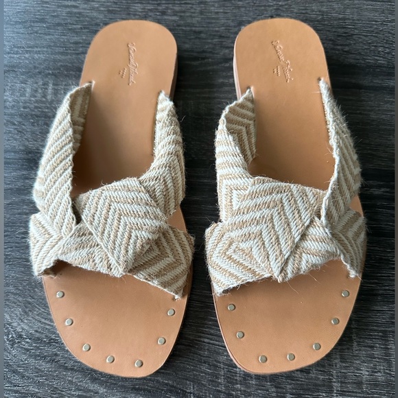 Universal Thread Sandals - Picture 2 of 6